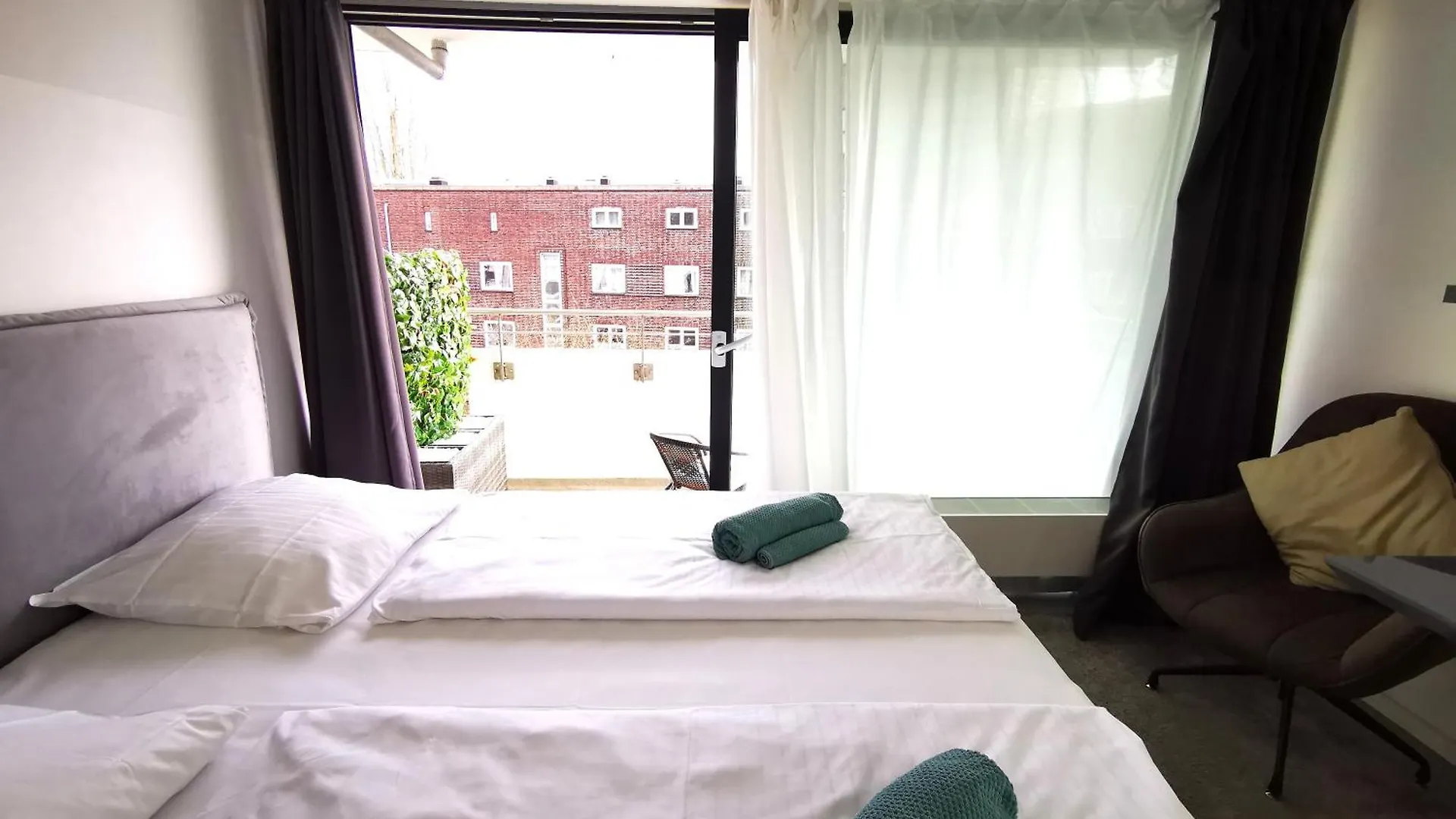 Hh 01 By Rockchair - Superhost Status - Modernes Apartment Mit Sonnigem Balkon & Premium Boxspringbetten In Winterhude - Hamburg Top Geheimtipp 0*,  Deutschland