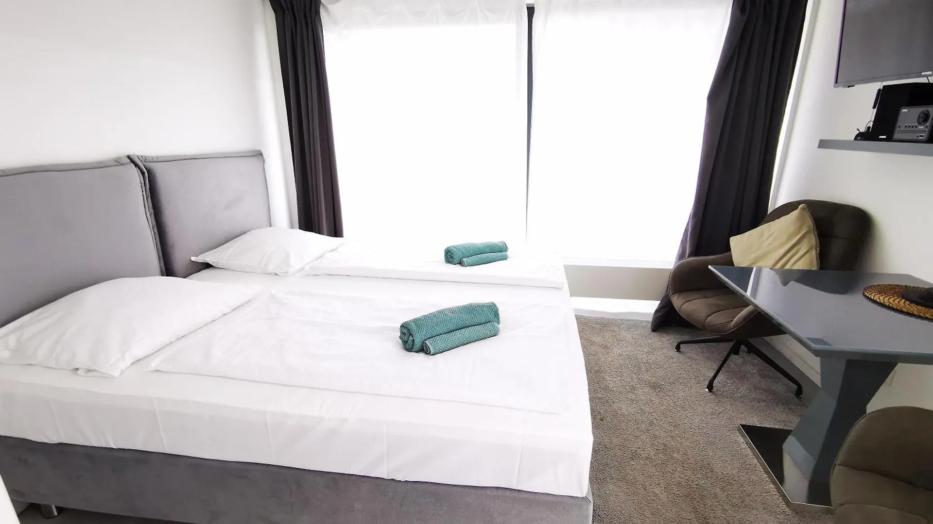 Hh 01 By Rockchair - Superhost Status - Modernes Apartment Mit Sonnigem Balkon & Premium Boxspringbetten In Winterhude - Hamburg Top Geheimtipp 0*,  Tyskland